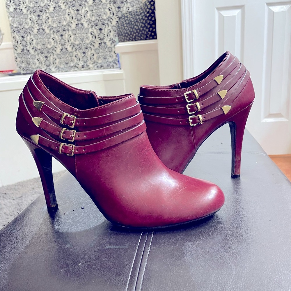 Fioni red booties